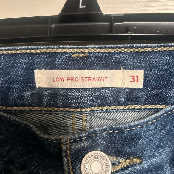 Woman’s Levi’s Low Pro Straight Jeans size 31 - Picture 5 of 9